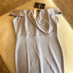 Elegant off the shoulder dress with cap sleeves.Knee length with a zippered back